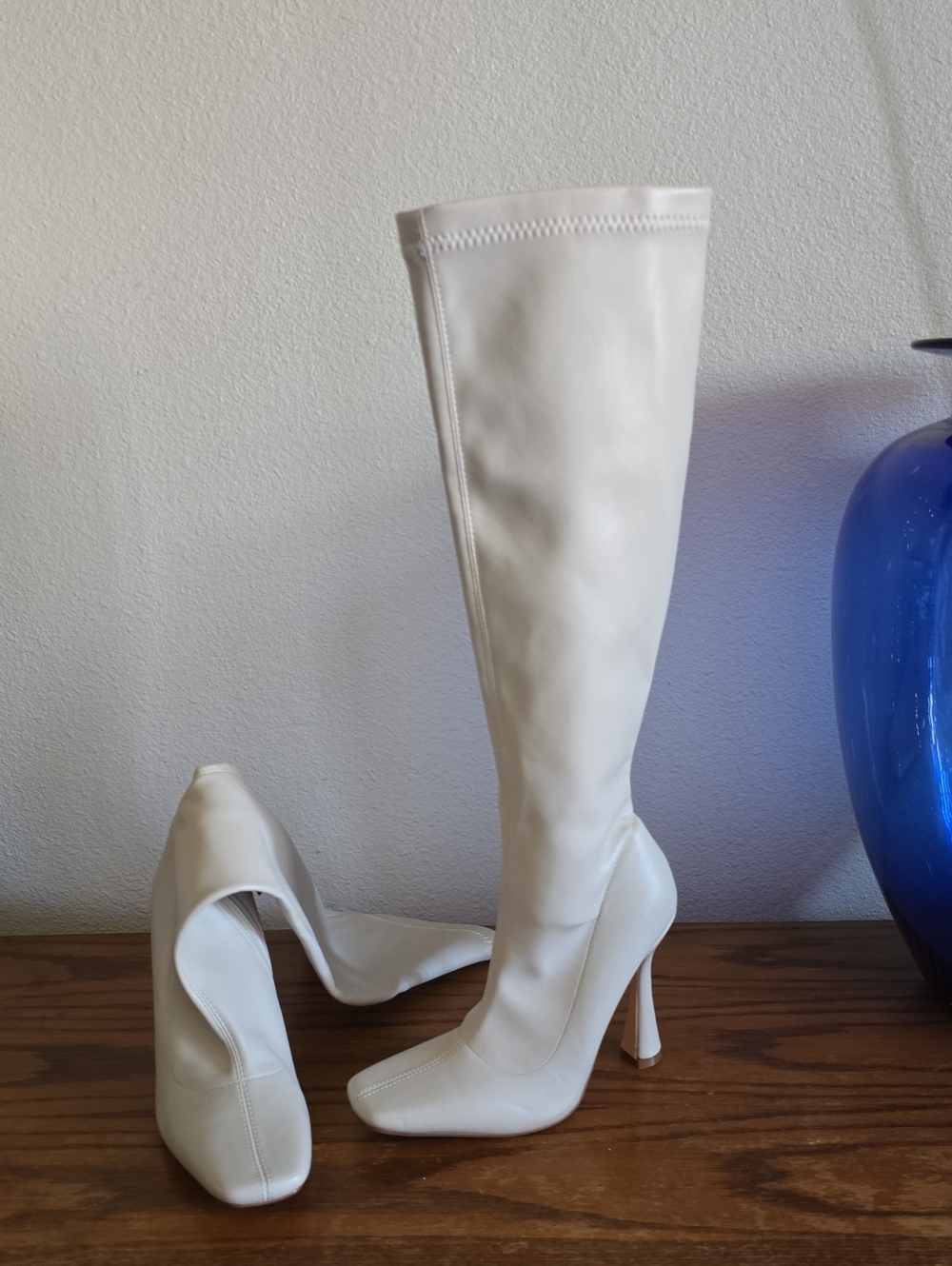 Wild Diva White Over-the-Knee High Heel Boots Size 5 1/2 Tote II